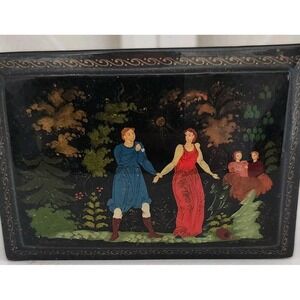 VTG Palekh Russian USSR lacquer hinged Trinket box of Young Lovers artist signed
